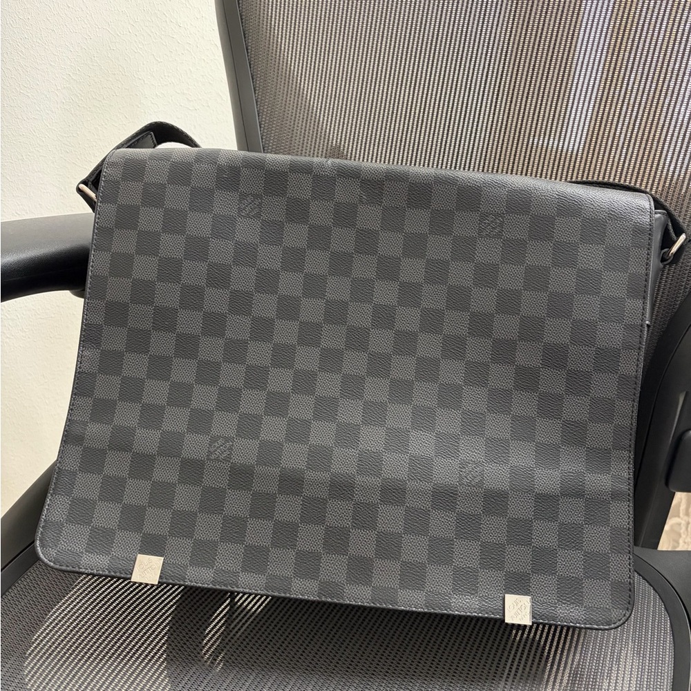Louis Vuitton Messenger Bag